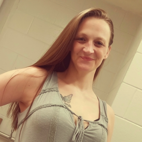 Meet your Posher, Anessa - Picture 2 of 6